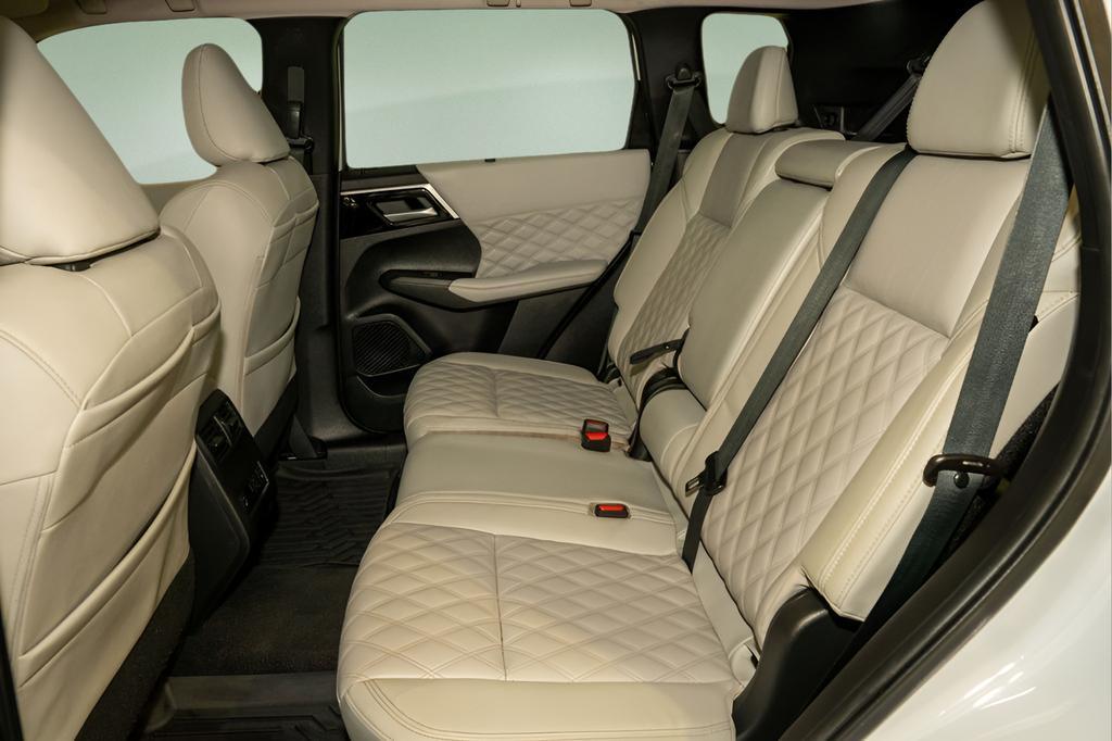used 2023 Mitsubishi Outlander car, priced at $23,096