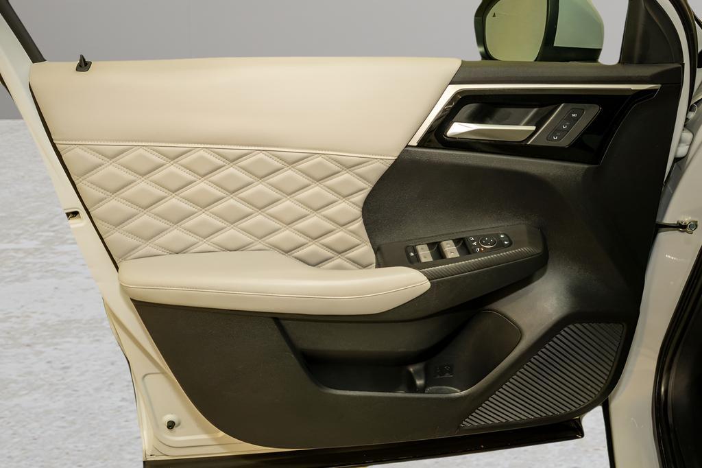 used 2023 Mitsubishi Outlander car, priced at $23,096