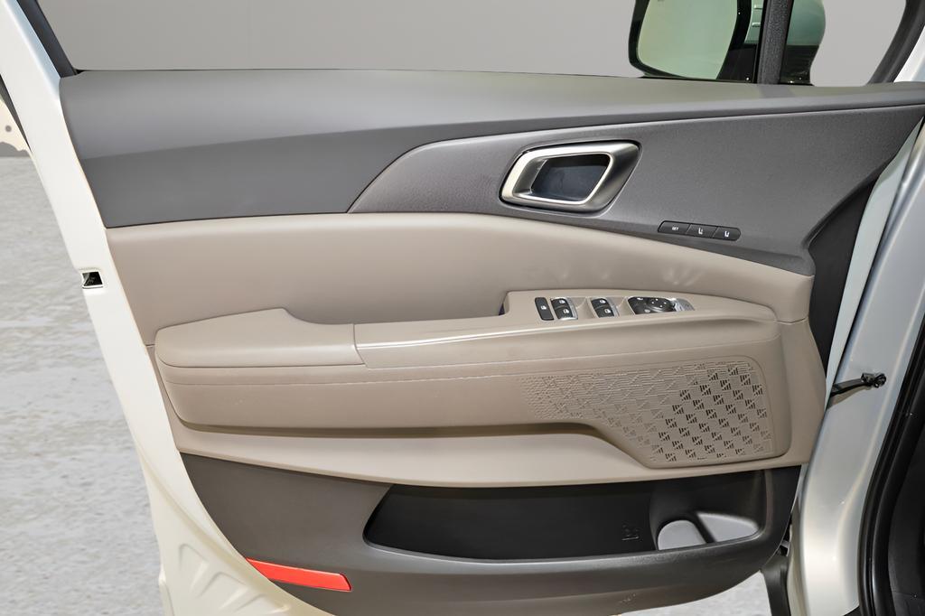 used 2025 Kia Carnival Hybrid car, priced at $39,352