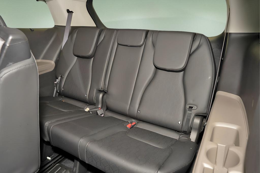 used 2025 Kia Carnival Hybrid car, priced at $39,352