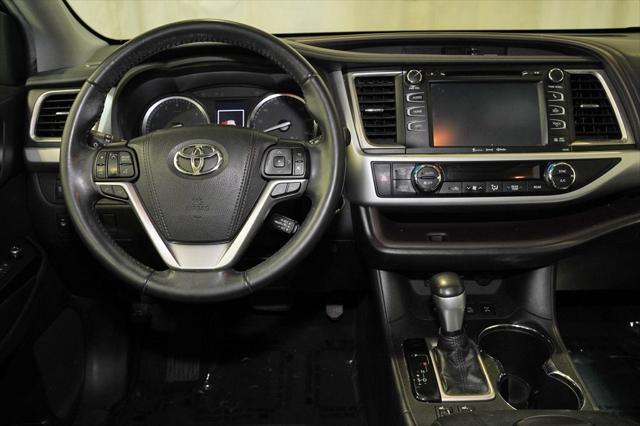 used 2019 Toyota Highlander car, priced at $27,256