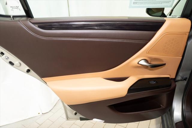 used 2019 Lexus ES 300h car, priced at $22,706