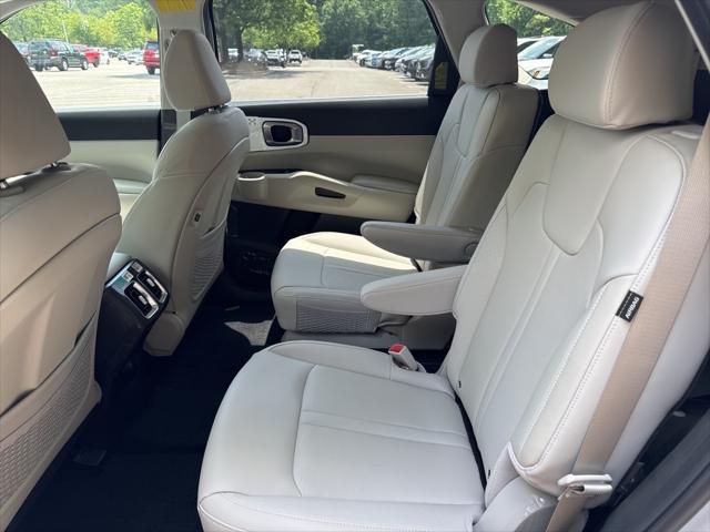 new 2025 Kia Sorento Hybrid car, priced at $35,904