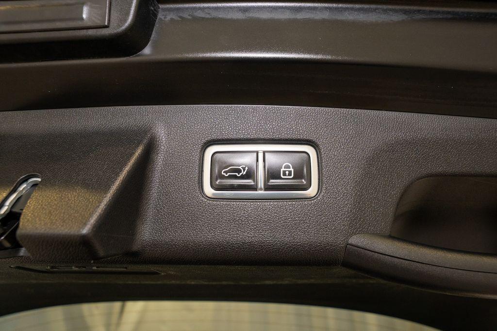 used 2023 Kia Sorento car, priced at $30,356