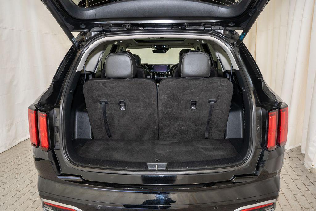 used 2023 Kia Sorento car, priced at $30,356