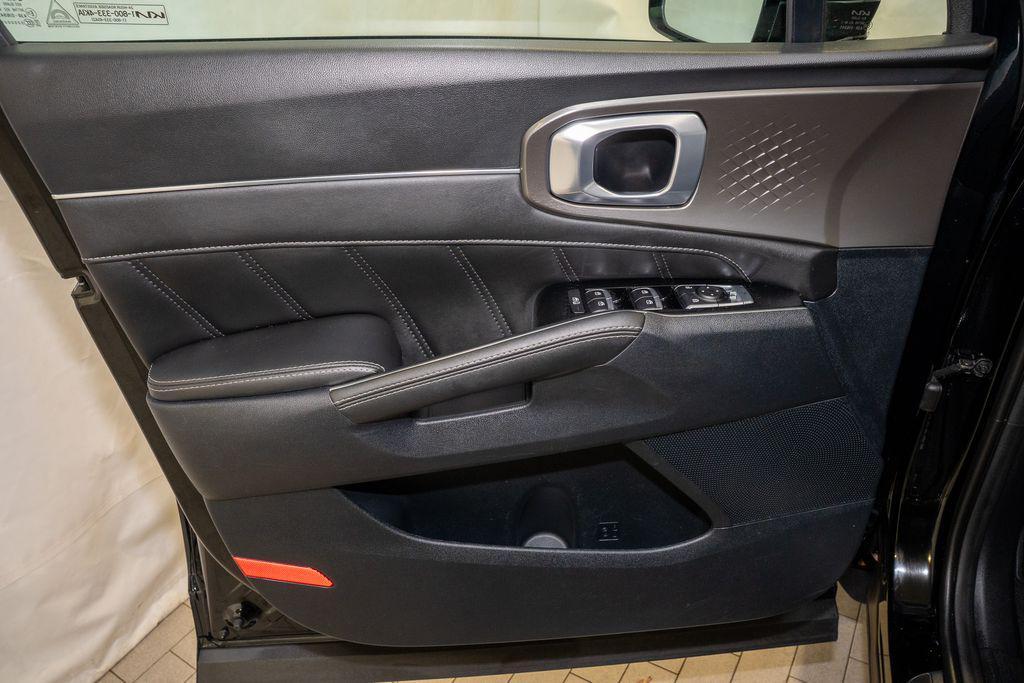 used 2023 Kia Sorento car, priced at $30,356