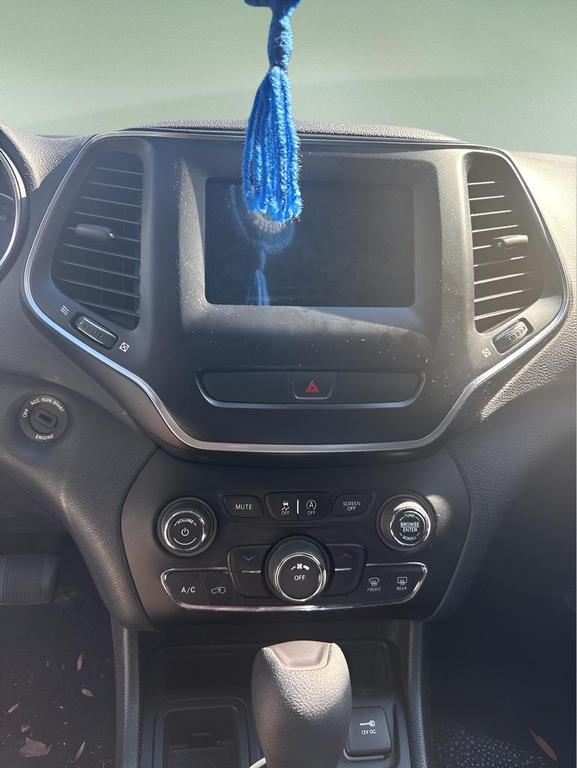 used 2020 Jeep Cherokee car, priced at $15,435