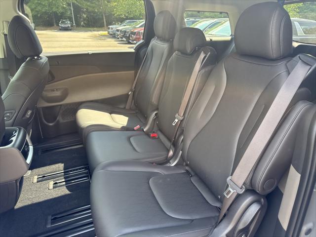 new 2025 Kia Carnival car, priced at $40,996