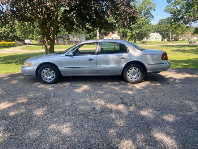 used 2000 Lincoln Continental car, priced at $4,995