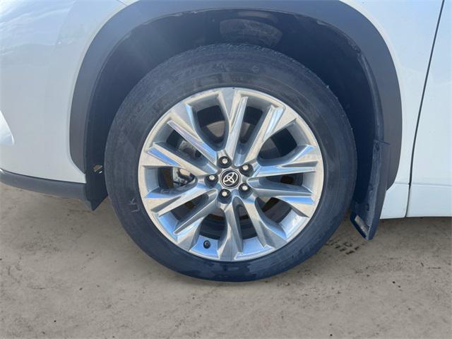 used 2021 Toyota Highlander car, priced at $39,988