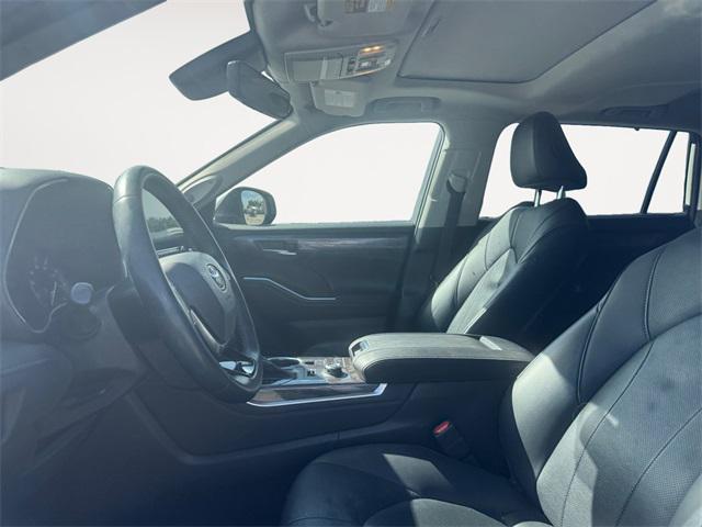 used 2021 Toyota Highlander car, priced at $39,988
