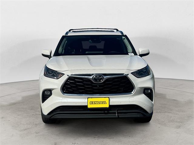 used 2021 Toyota Highlander car, priced at $39,988