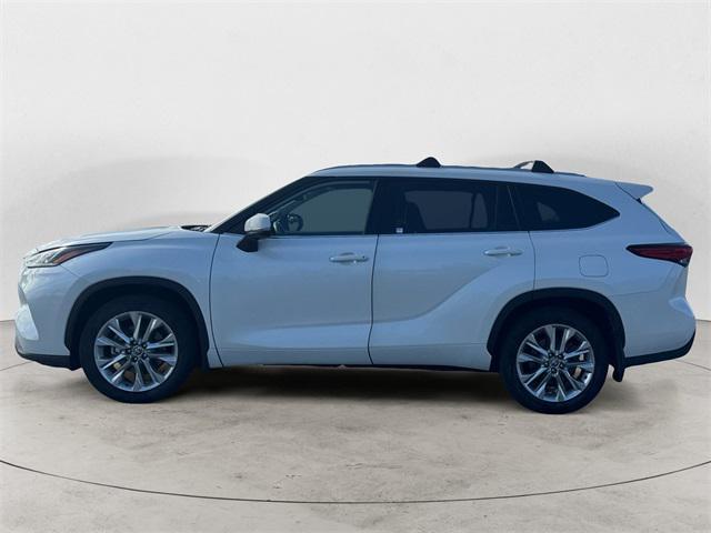 used 2021 Toyota Highlander car, priced at $39,988
