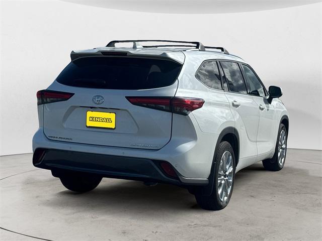 used 2021 Toyota Highlander car, priced at $39,988