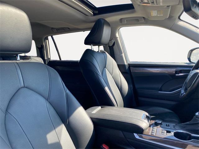 used 2021 Toyota Highlander car, priced at $39,988