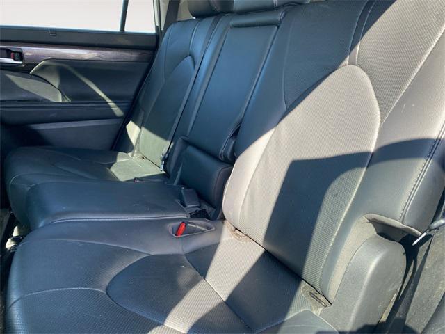 used 2021 Toyota Highlander car, priced at $39,988