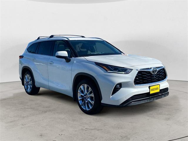 used 2021 Toyota Highlander car, priced at $39,988