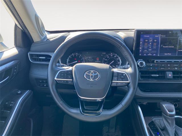 used 2021 Toyota Highlander car, priced at $39,988