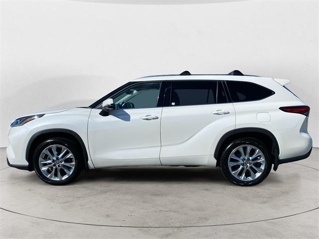 used 2021 Toyota Highlander car, priced at $39,988