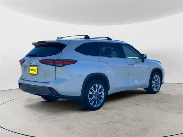 used 2021 Toyota Highlander car, priced at $39,988