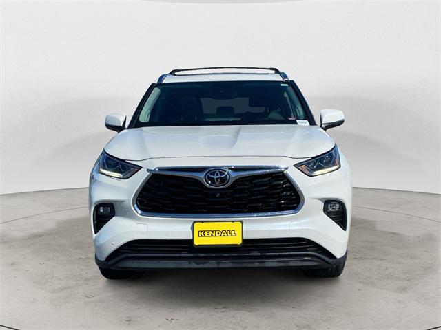 used 2021 Toyota Highlander car, priced at $39,988