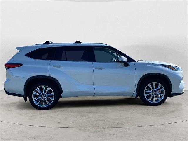 used 2021 Toyota Highlander car, priced at $39,988