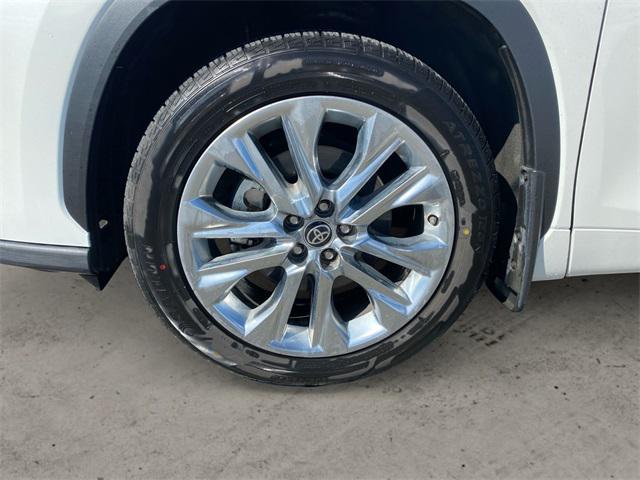 used 2021 Toyota Highlander car, priced at $39,988