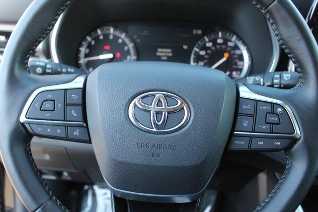 used 2021 Toyota Highlander car, priced at $32,155