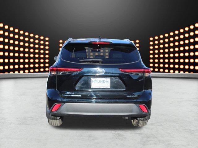 used 2021 Toyota Highlander car, priced at $32,155