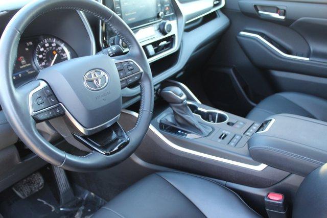 used 2021 Toyota Highlander car, priced at $32,155