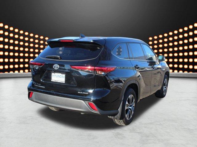 used 2021 Toyota Highlander car, priced at $32,155