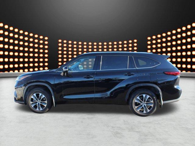 used 2021 Toyota Highlander car, priced at $32,155