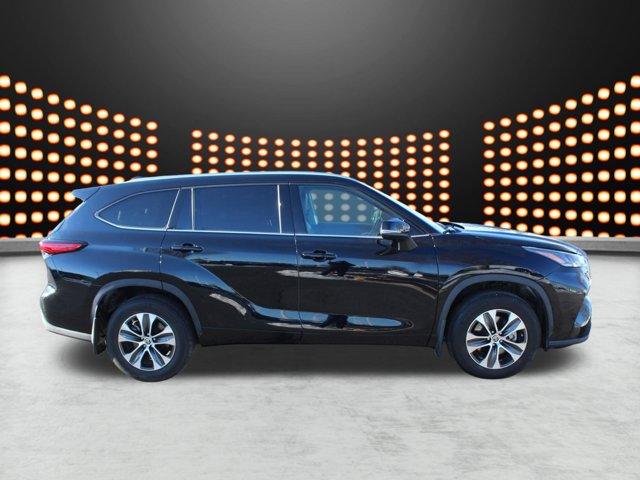 used 2021 Toyota Highlander car, priced at $32,155