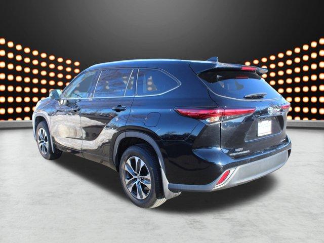 used 2021 Toyota Highlander car, priced at $32,155