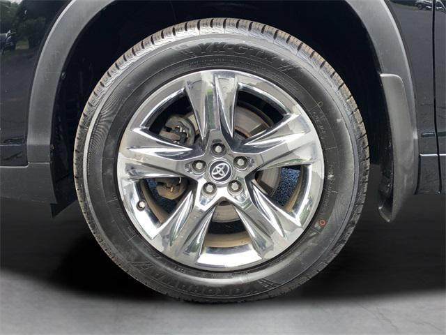 used 2019 Toyota Highlander car, priced at $27,750