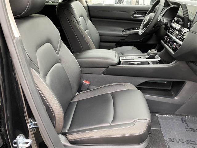 new 2025 Nissan Pathfinder car, priced at $45,735