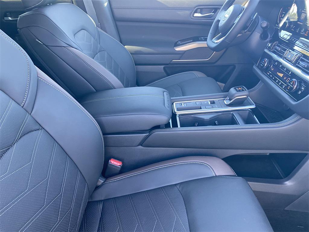 new 2025 Nissan Pathfinder car, priced at $43,219