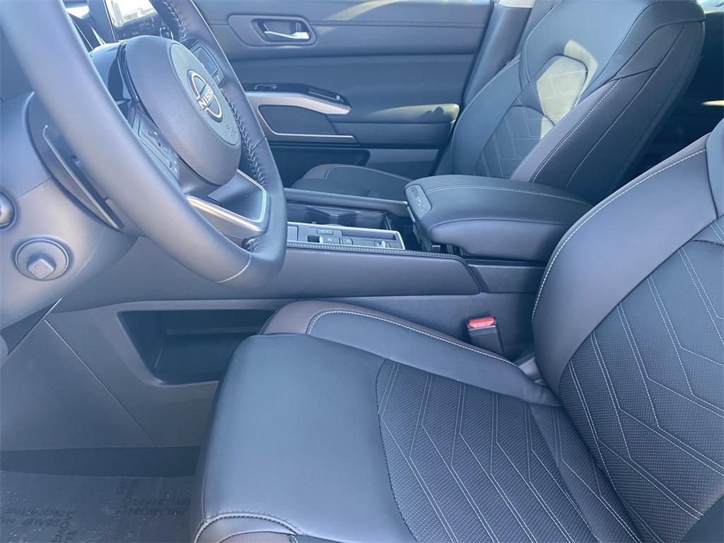 new 2025 Nissan Pathfinder car, priced at $43,219
