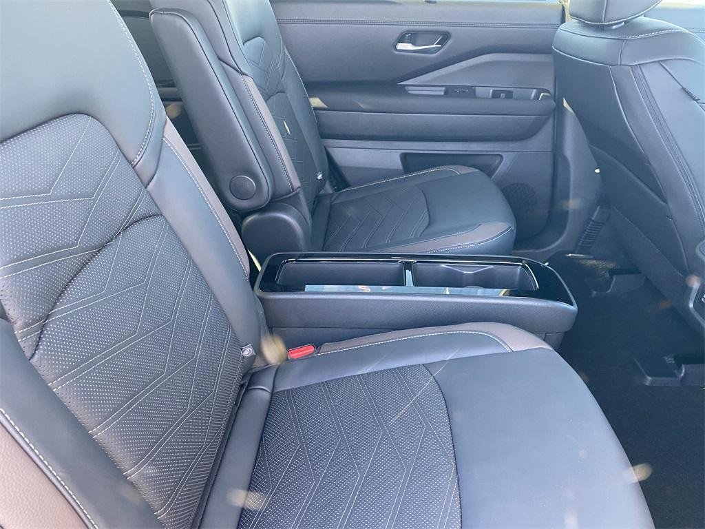 new 2025 Nissan Pathfinder car, priced at $43,219