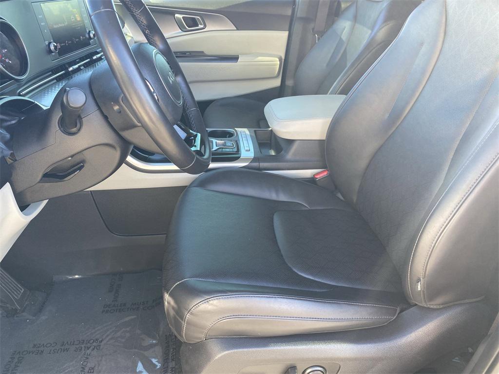 used 2024 Kia Carnival car, priced at $28,695