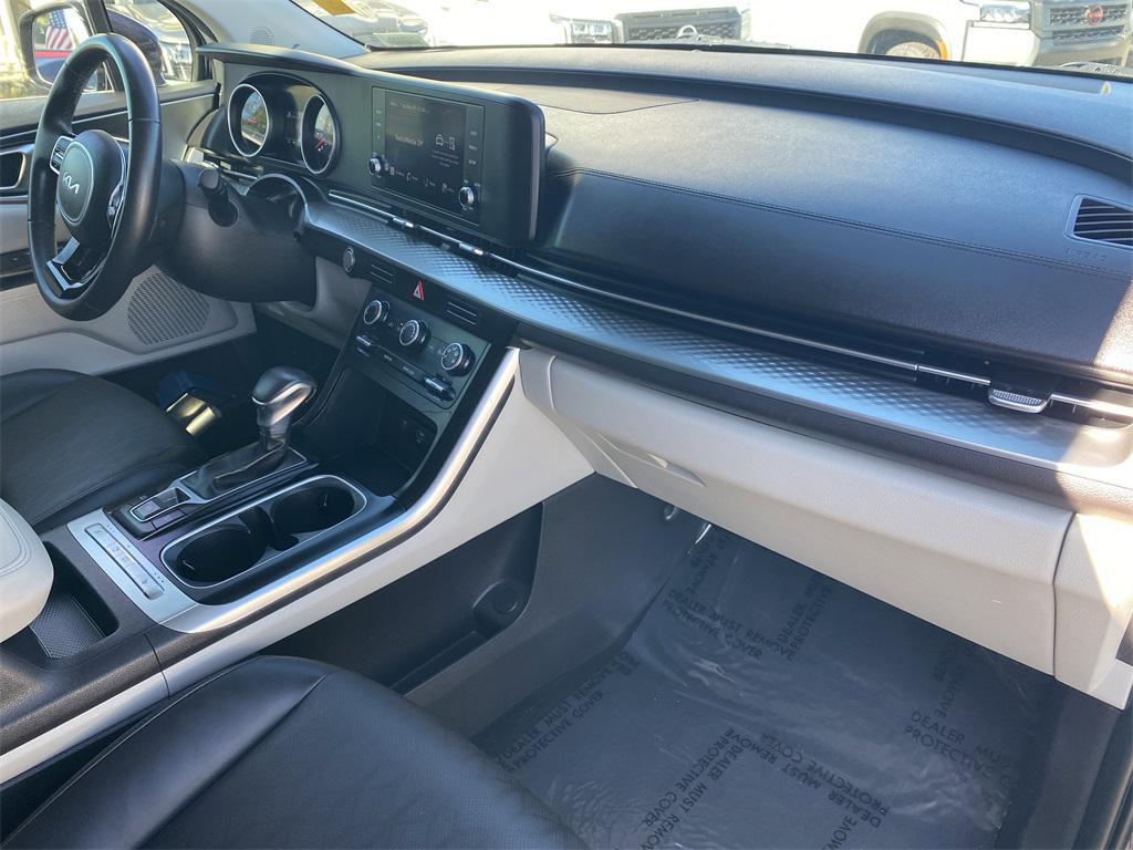 used 2024 Kia Carnival car, priced at $28,695