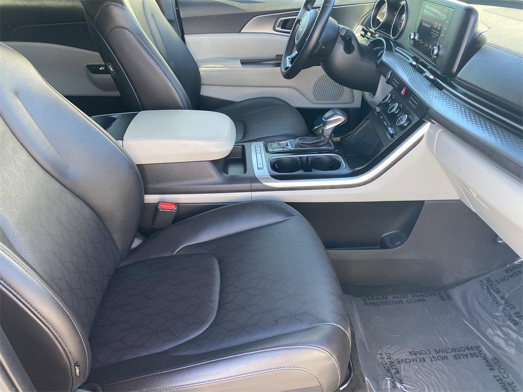 used 2024 Kia Carnival car, priced at $28,695