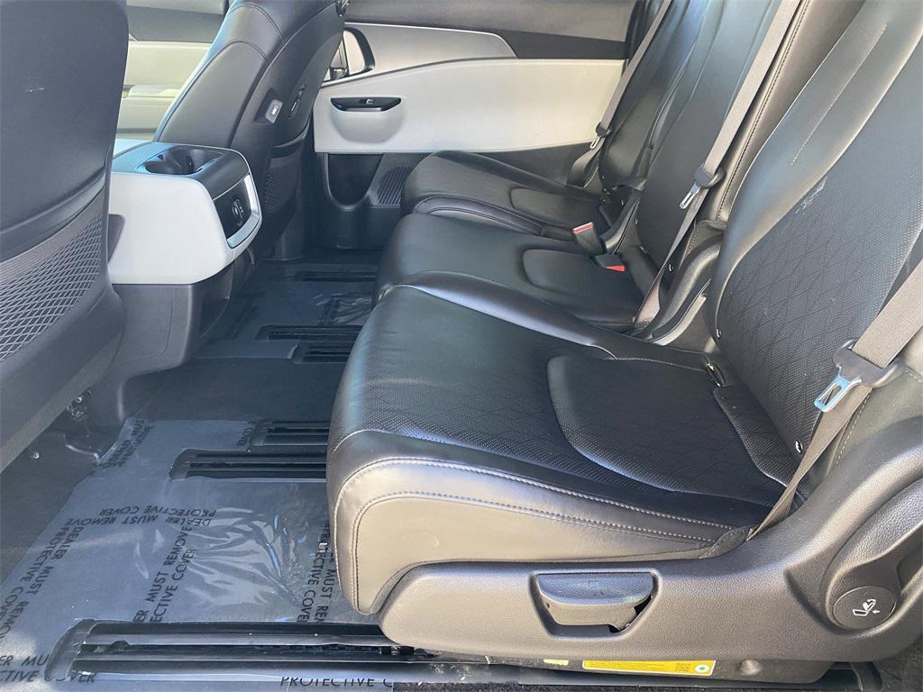 used 2024 Kia Carnival car, priced at $28,695