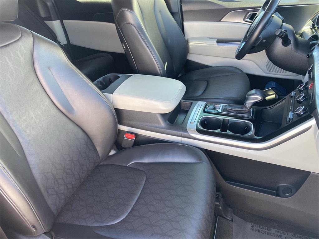 used 2024 Kia Carnival car, priced at $28,695