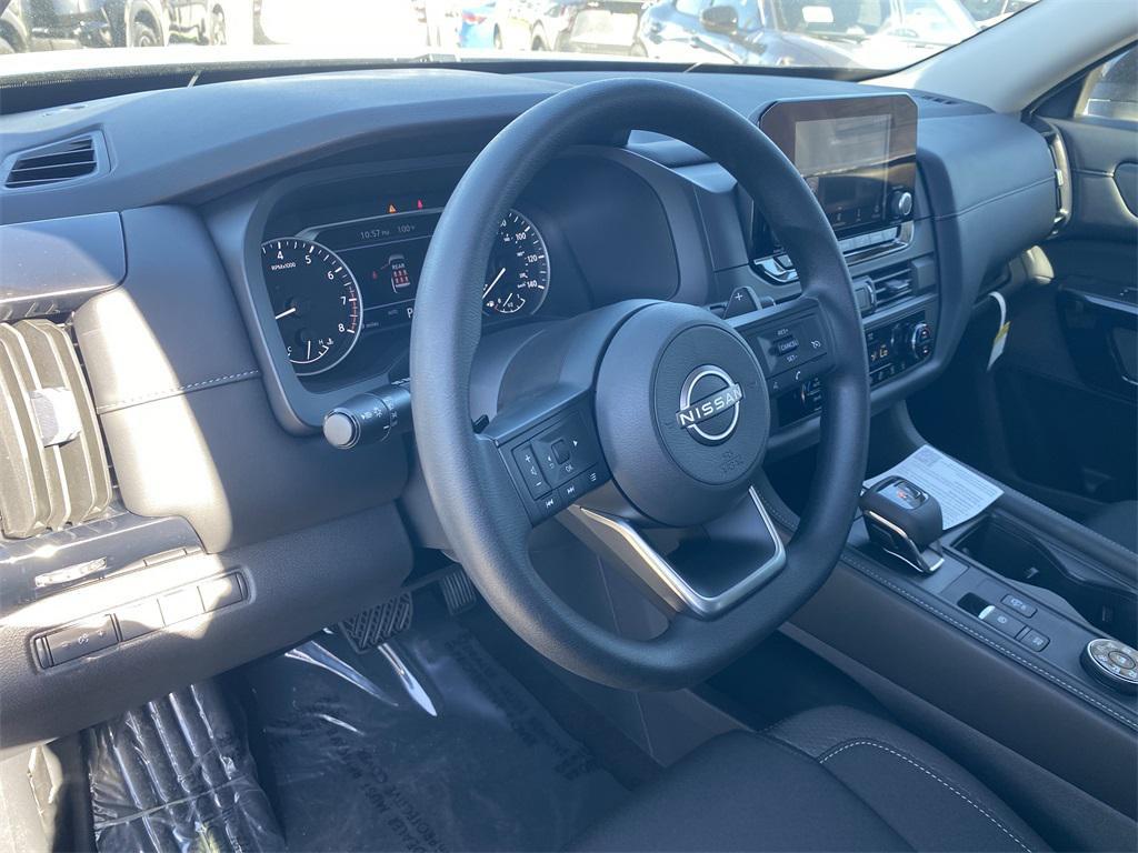 new 2025 Nissan Pathfinder car, priced at $32,371