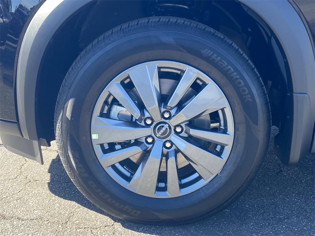 new 2025 Nissan Pathfinder car, priced at $32,371