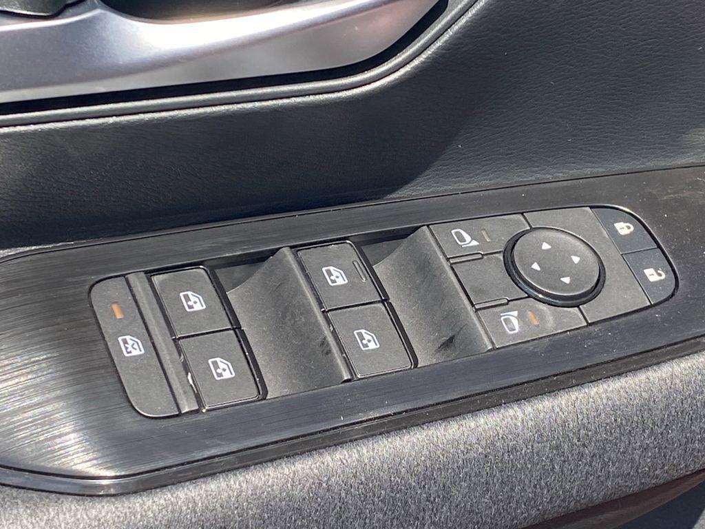 new 2025 Nissan Kicks car, priced at $23,759