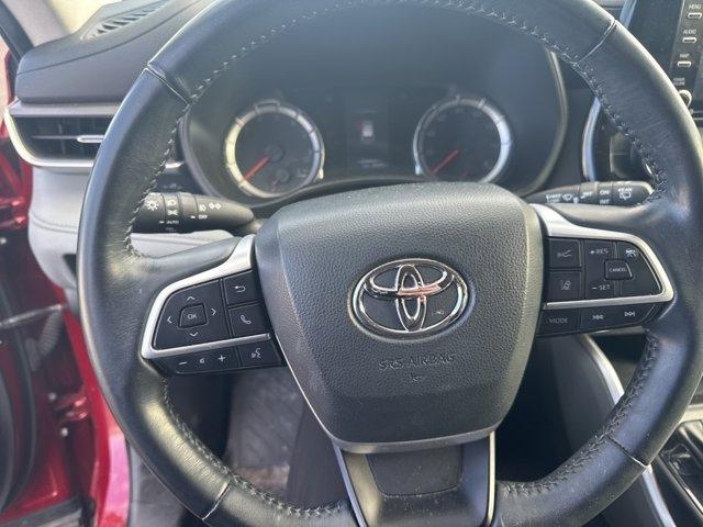 used 2022 Toyota Highlander car, priced at $31,500