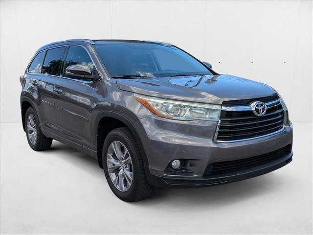 used 2015 Toyota Highlander car, priced at $17,211