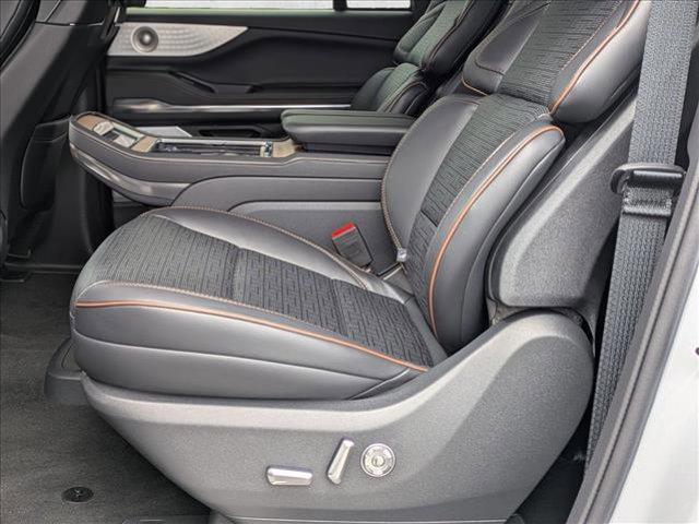new 2025 Lincoln Navigator car, priced at $122,235